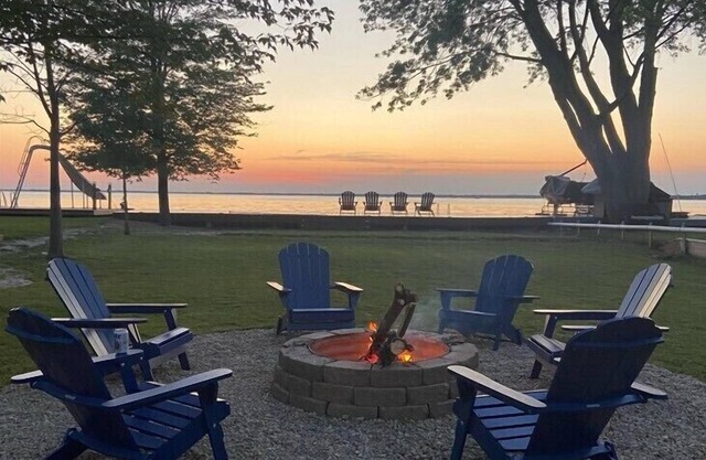 Sunset Bay: Make Summer Unforgettable at Sunset Bay Lake House – Swim, Fish & Relax