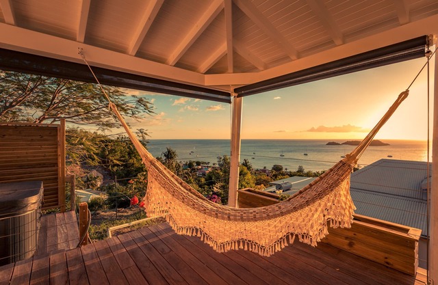 Sunset Lodge - A romantic getaway by the sea