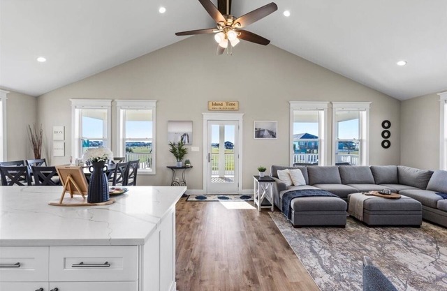 Sunset Serenity:Water Views! 2 King beds, Bunk Room, Ping Pong, Corn hole