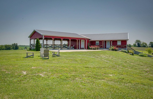 ‘Sunset View’ Home: 1 Mi to Smithville Lake!