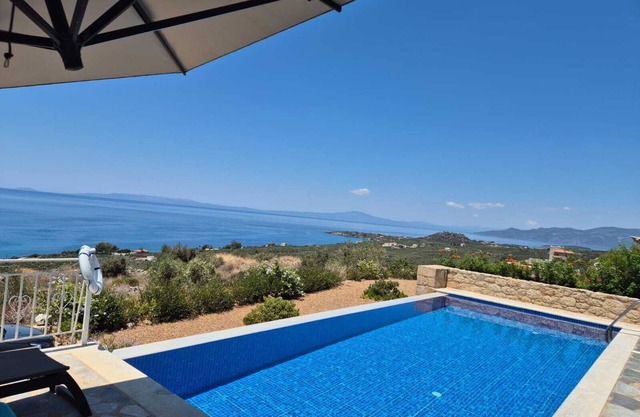 Sunset Villa 2 - Your Place in the Sun! nPrivate infinity pool + 180degree views