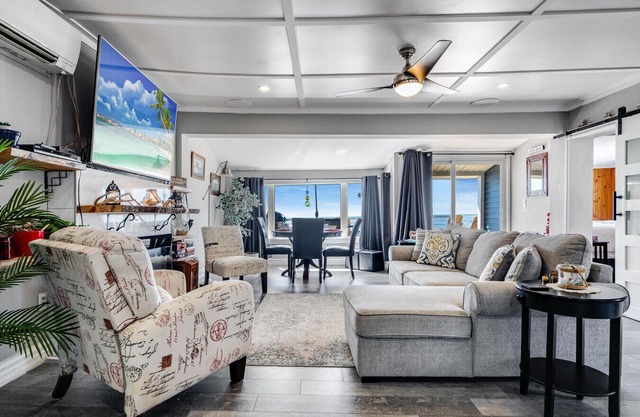 Sunsets & Sips Stylish Cottage Near Wineries