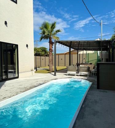 Sunshine Pool Villa 2 New Luxury Resort Villa Fully Enclosed Natural Lawn Golf Sauna