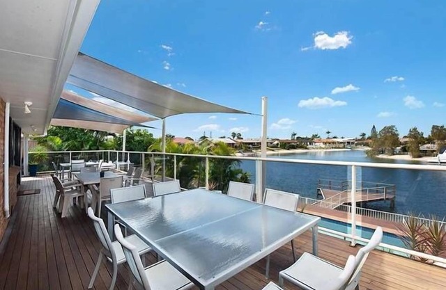 SUNSHINE WATERS - Large Waterfront