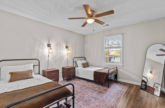 Sunwoven Townhouse half a mile to downtown!