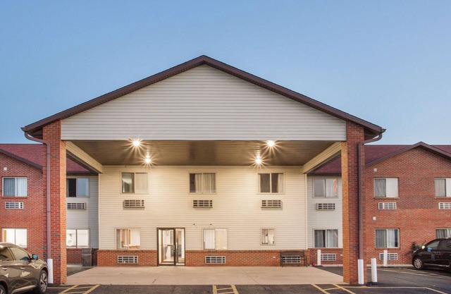 Super 8 by Wyndham Monmouth IL