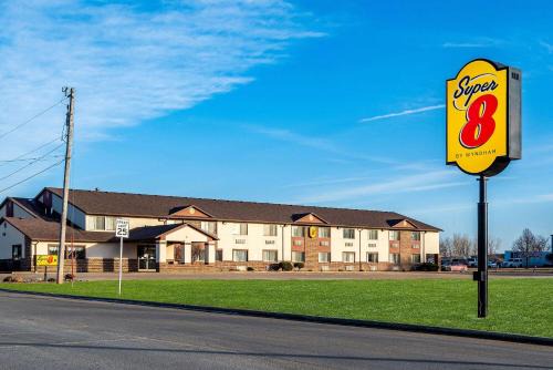 Super 8 by Wyndham Oelwein