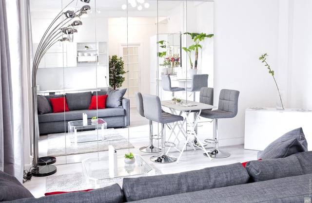 SUPER CENTRAL FLAT - Right by Nice City Station !