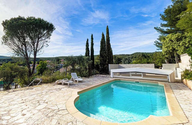 Superb 4-pers T2 gîte 5mn from Castellet & Circuit Paul Ricard, 10mn from beach.