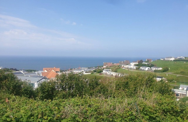 Superb mobile home 150m from the beach with stunning sea views!
