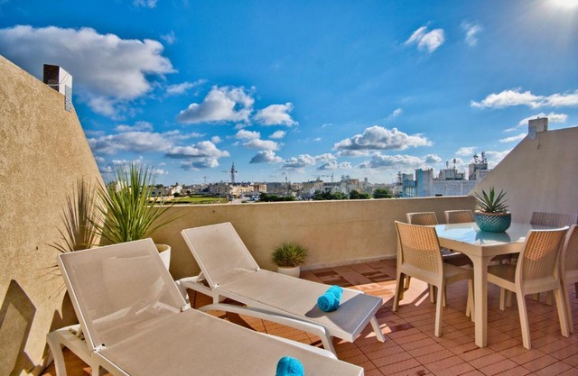 Superb Penthouse with City Views & Terrace