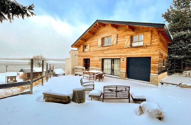 Superbe Chalet 125 m2 au Bord du lac de Matemale à 10 Minutes des Pistes
