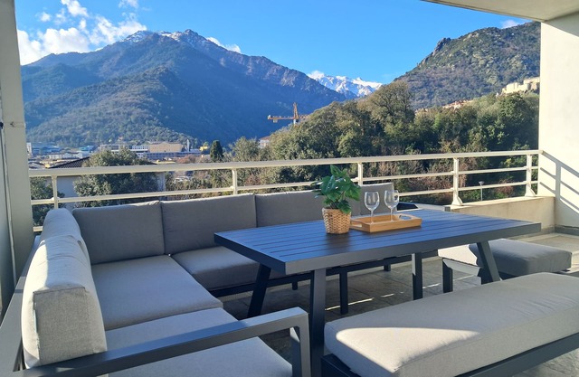 Superbly 6 person apartment with covered terrace, mountain and citadel view