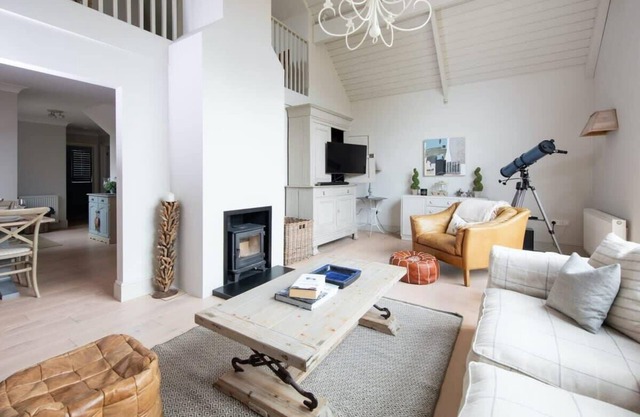 Superior house for 6, near beach w/parking/garden