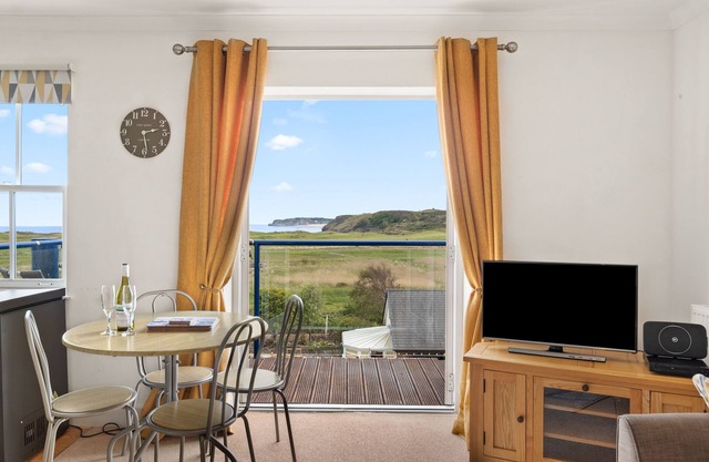 Surf Deck - Lovely Apartment, Spectacular Coastal Views, Short Walk to Beach