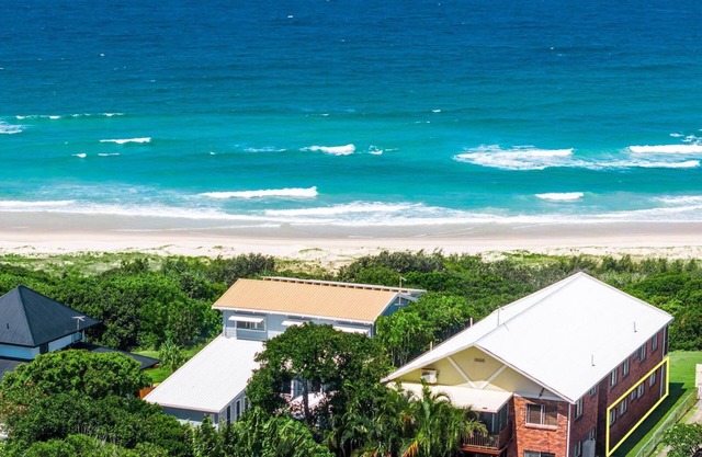 Surf Whispers - Absolute Beachfront Getaway