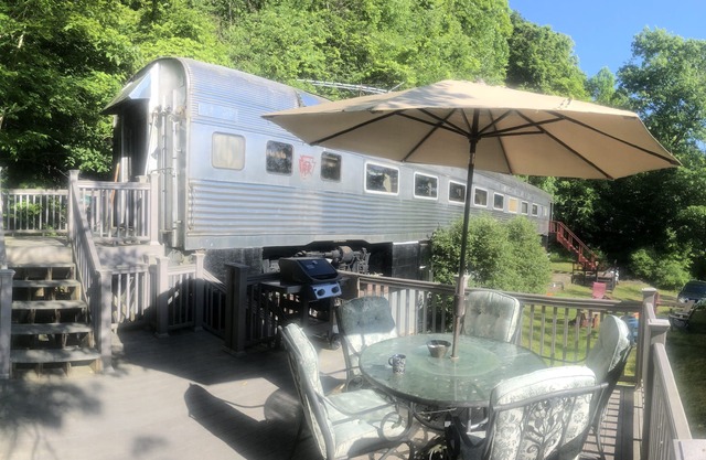 Surprisingly spacious Historic Railcar on Beautiful Skaneateles Lake