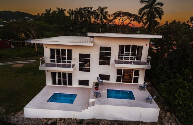 Suzie`s Hilltop Estate