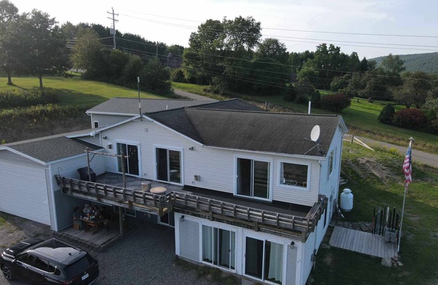 Swain Hill Hideaway offers beautiful ski area view. Accommodates 4 guests.