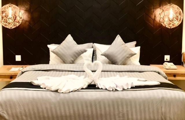 Swan Suites