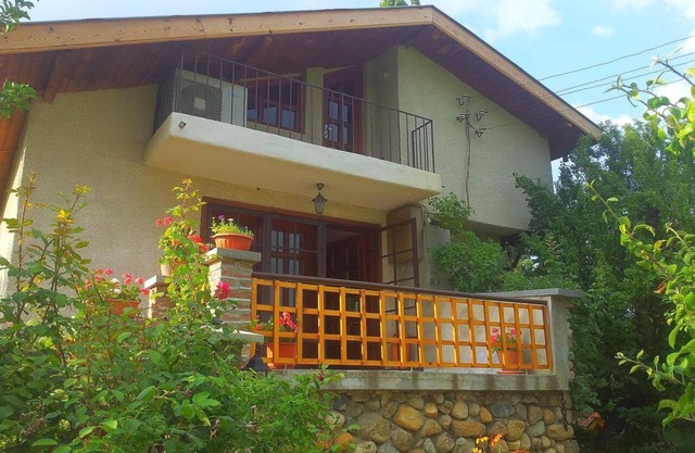 Swiss Style Chalet - Casa Rosa Guest House