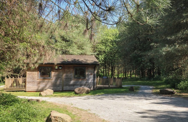 SYCAMORE LODGE, family friendly, with a garden in Rosliston