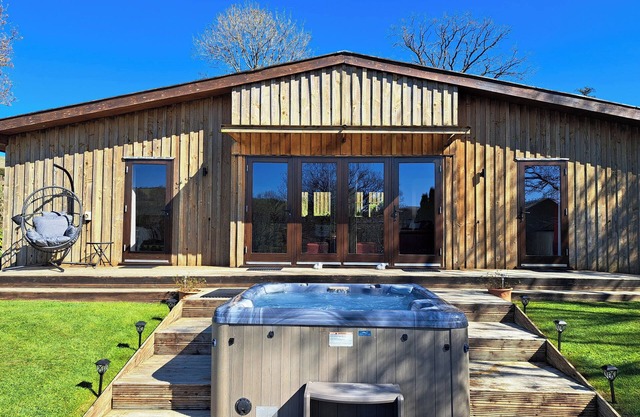 SYCAMORE LODGE, family friendly, luxury holiday cottage in Rhayader