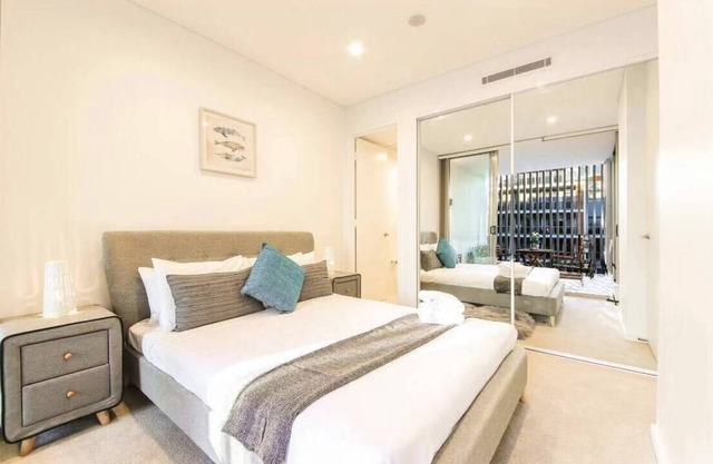Sydney Rosebery apartment close Green square