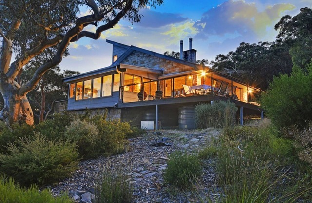 Sydney View - 70km from Sydney; 1000km from care!