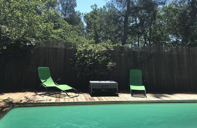 T2 in private property in garden with pool overlooking pinewood