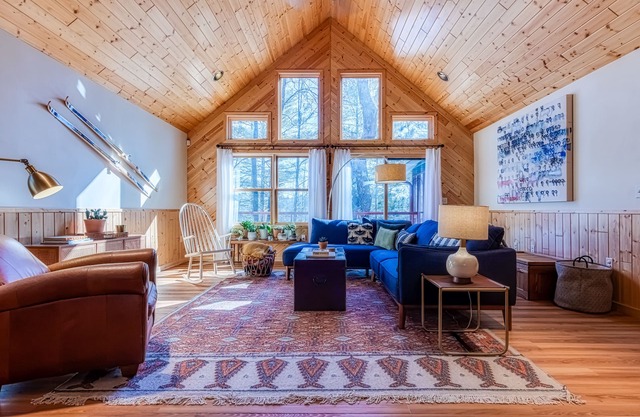 Tallkabin "Pine Cabin" - Mid-Century Pine Cabin under 2hrs from Minneapolis.