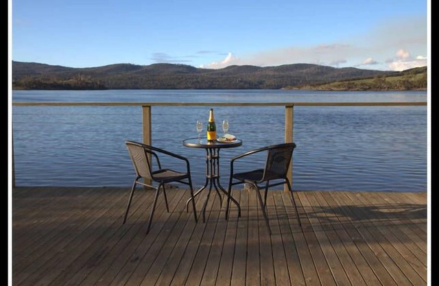 Tamar Boat House - Boutique Waterfront Property