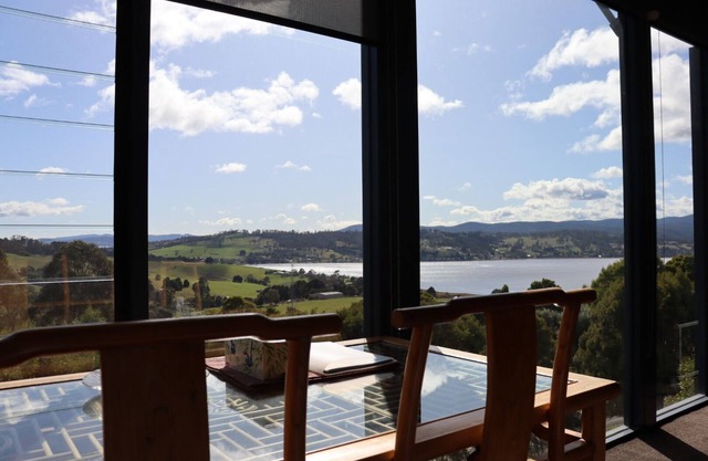 Tamar Ridge Winery Apartment. River Views!