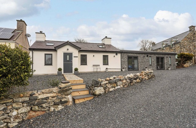 TAN Y COED - NASARETH, pet friendly, with open fire in Penygroes