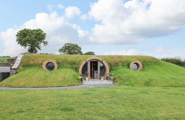 TAN Y WAWR - DERWEN, family friendly in Llanfair Caereinion