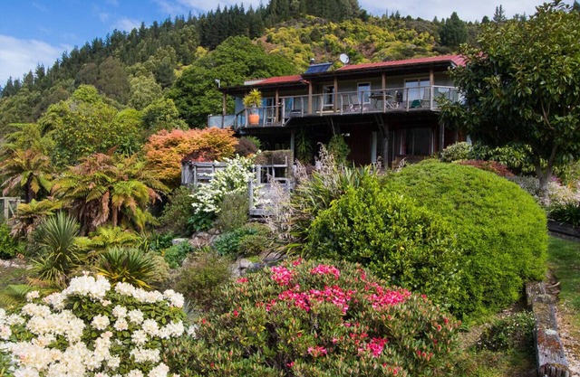 Tasman Hideaway - Marahau Holiday Home