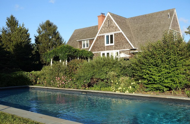 Tastefully Decorated and Lushly Landscaped Family Retreat with 60' Pool