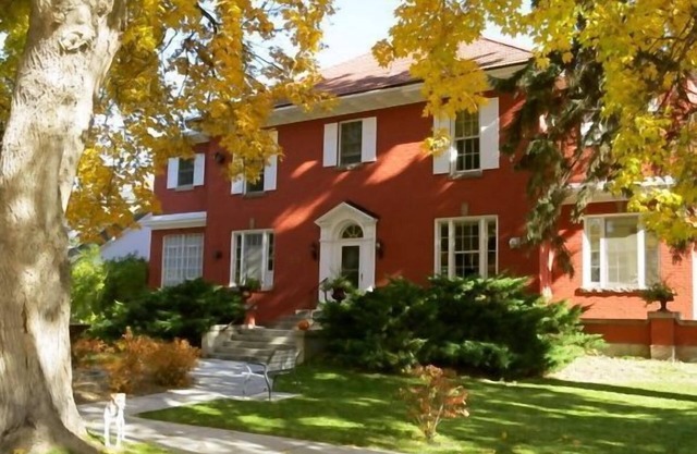 Tastefully Furnished Downtown Apartment In The Historic Wesley Building.
