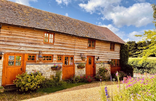TAWNY OWL BARN, family friendly, with a garden in Leintwardine
