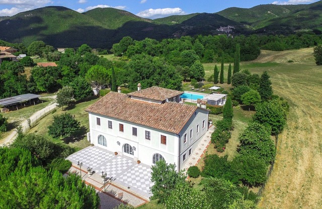 Tenuta Astolfi 12+3, Emma Villas
