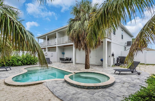 Terrific 6-bedroom house with AC in Bradenton