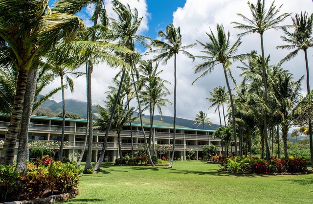 Terrific Condo w/Free WiFi, Shared Pool, Tennis Court, Water Views, Shared W/D