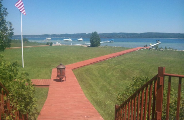Terrific Family Getaway on Lake Charleviox with Stunning Views