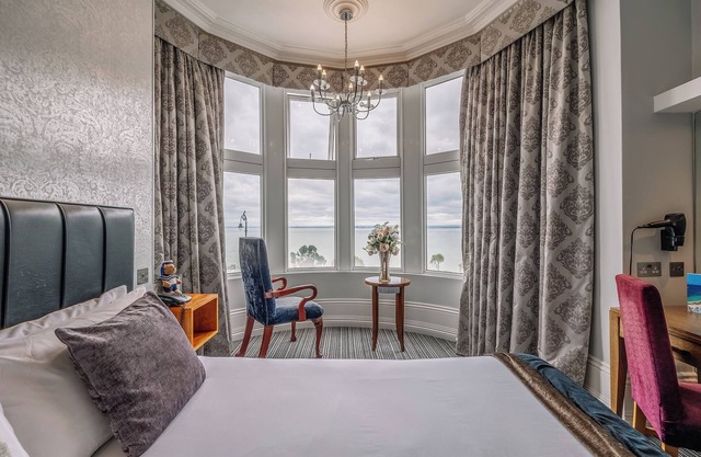 Thames Estuary Getaway: Experience Tranquil Views | Close to Palace Theatre