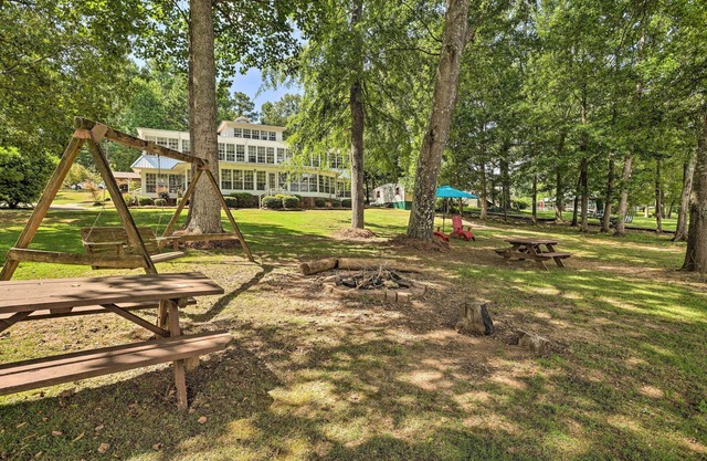 'The B Haus' Lakefront Retreat w/Boat Ramp!