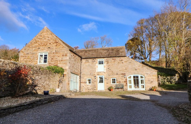 THE BARN, pet friendly, character holiday cottage in Frosterley