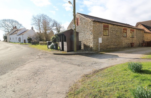 THE BARN, pet friendly, with a garden in Snitterby