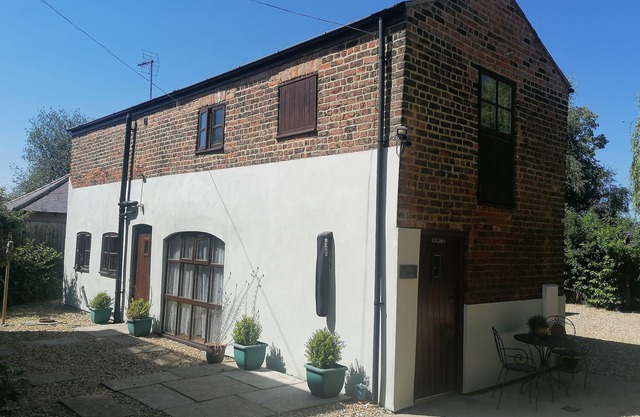 THE BARN, pet friendly, with a garden in Long Sutton