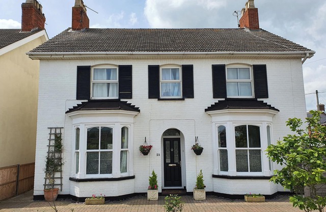 THE BEACHES, 23 TRUSTHORPE ROAD, pet friendly in Sutton-On-Sea