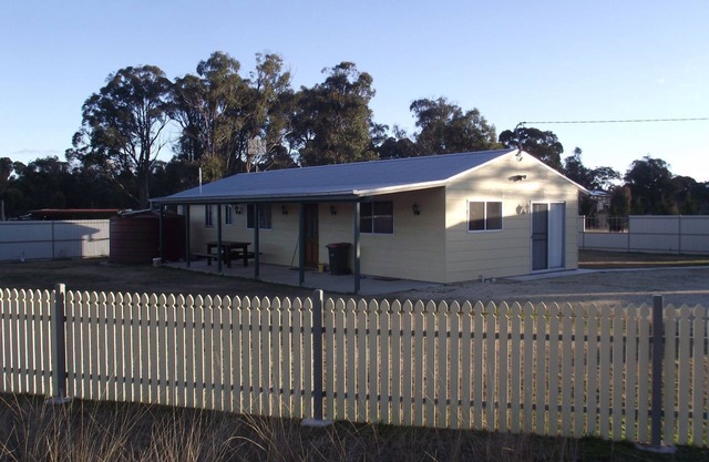 "The Block Getaway" - Peaceful Country Haven for Families